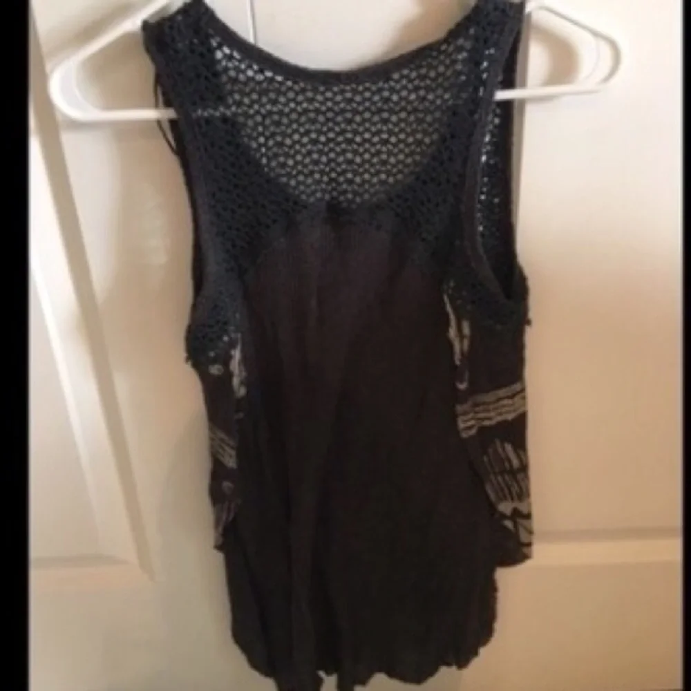 Like new!Free People Dark Grey/White Top